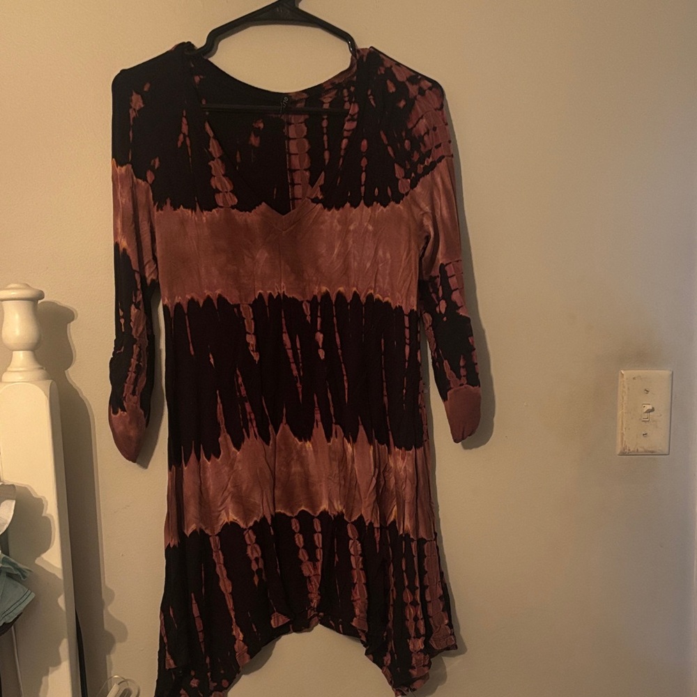Gianni Bini Mauve and Black V-Neck Tie-Dye Tunic